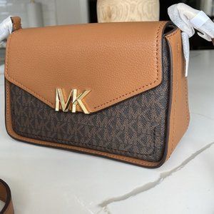 Micheal kors crossbody bag